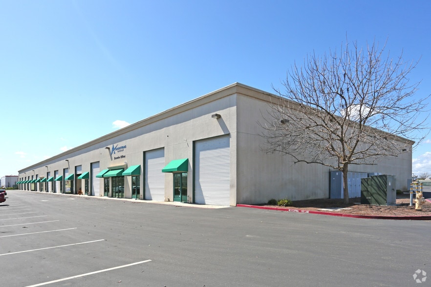 141-201 D'Arcy Pky, Lathrop, CA à louer - Photo du bâtiment - Image 1 de 3