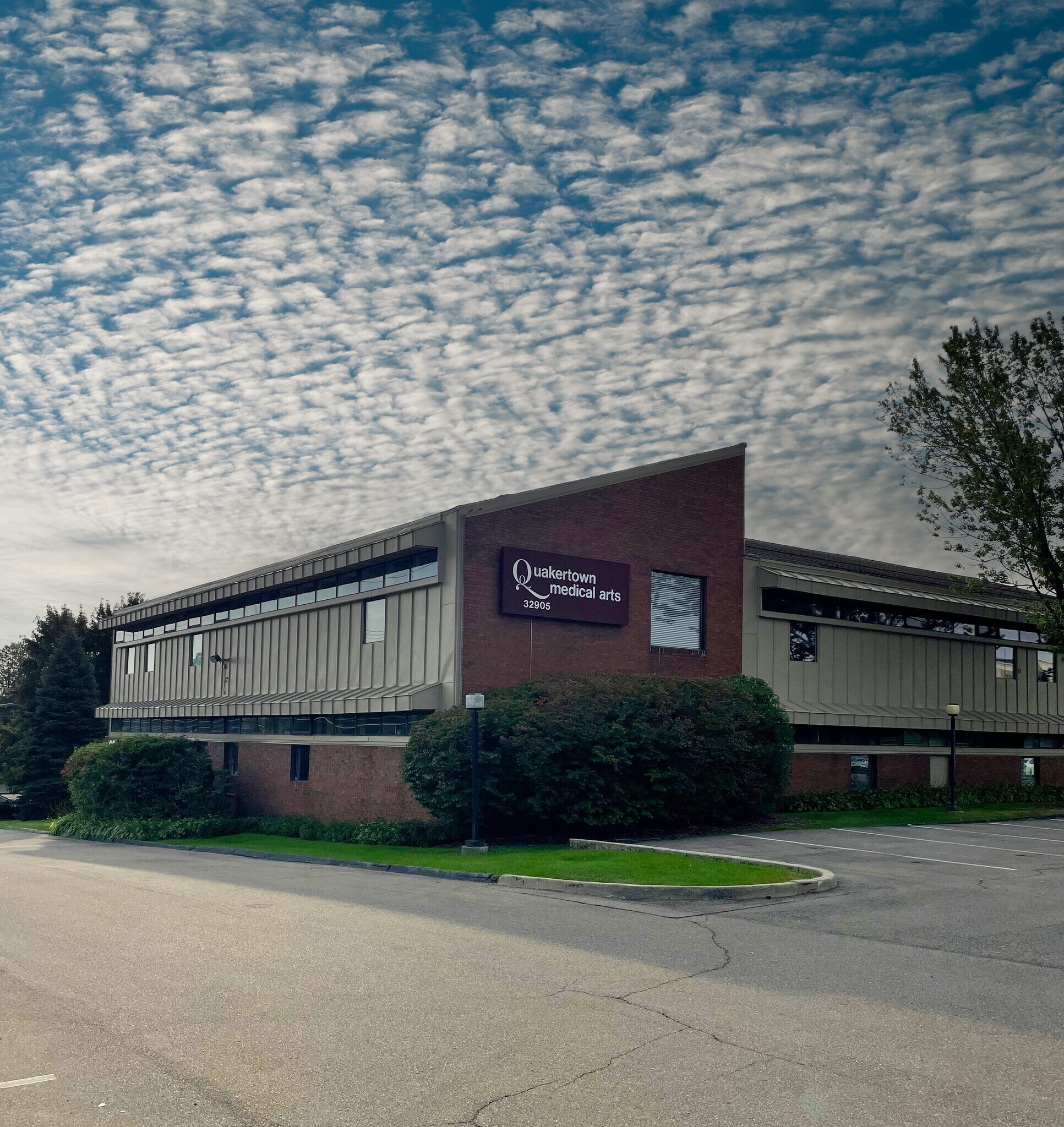 32905 W 12 Mile Rd, Farmington Hills, MI à louer Photo principale- Image 1 de 9