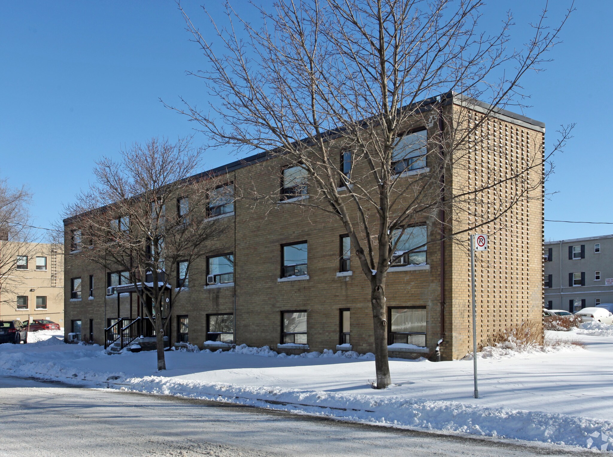 8 Lake Shore Dr, Toronto, ON for sale Primary Photo- Image 1 of 1