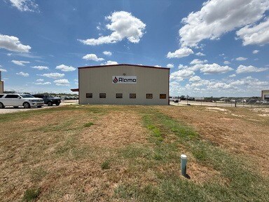 4792 CR 430, Pleasanton, TX à vendre - Photo du bâtiment - Image 2 de 13