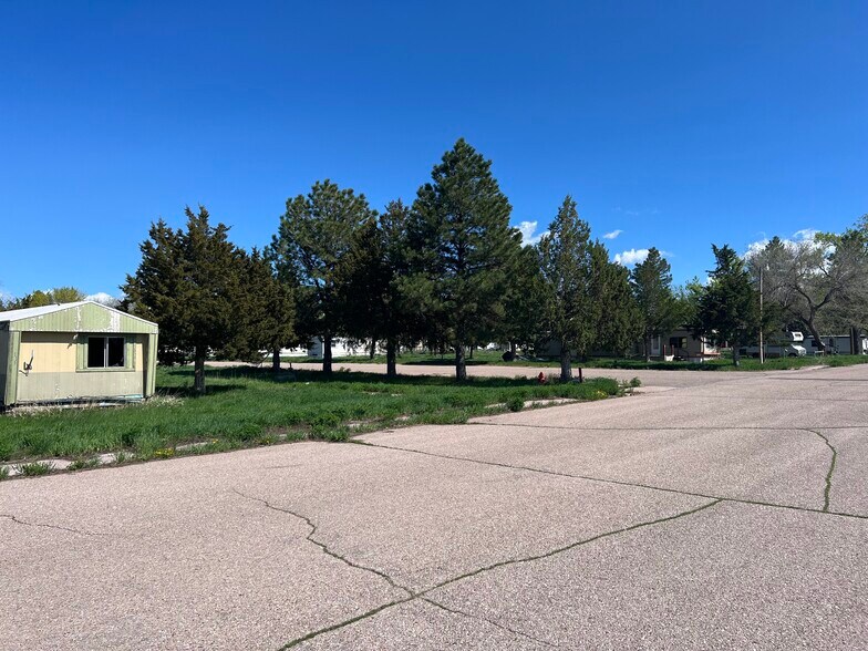 15 Regency Ct, Chadron, NE à vendre - Photo du bâtiment - Image 1 de 12