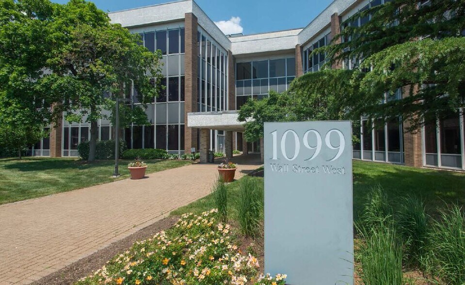 1099 Wall St W, Lyndhurst, NJ for lease - Building Photo - Image 3 of 27