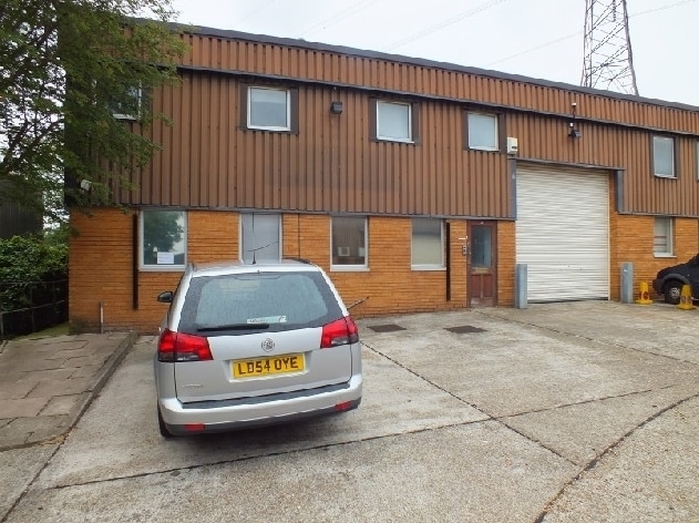 8 Four Seasons Cres, Sutton for lease Primary Photo- Image 1 of 2