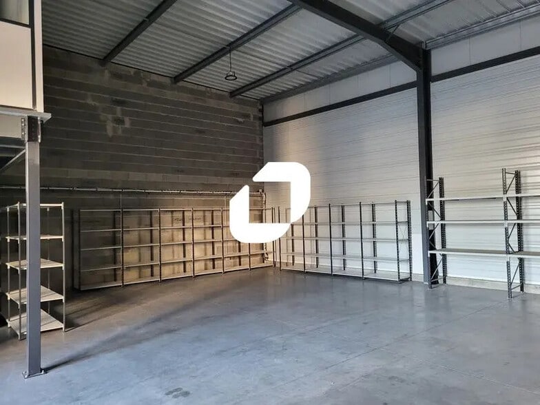 Office in Villenave-d'Ornon for lease - Interior Photo - Image 2 of 8