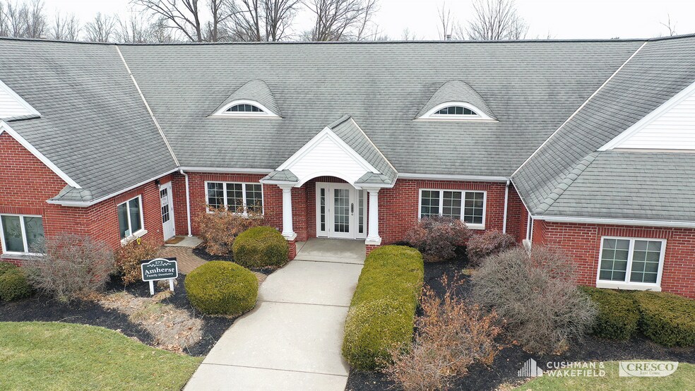 552-576 N Leavitt Rd, Amherst, OH à vendre - Photo du bâtiment - Image 2 de 9