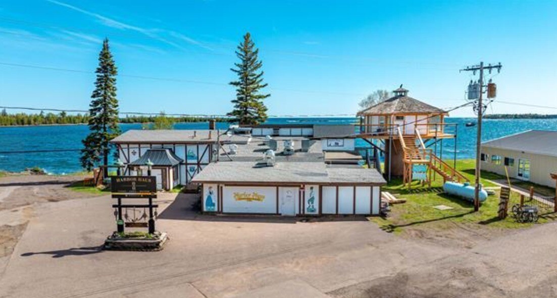 77 Brockway Ave, Copper Harbor, MI à vendre Photo principale- Image 1 de 26