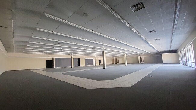 Plus de détails pour 331 Northeast Blvd, Clinton, NC - Bureau/Commerce de détail, Commerce de détail à louer