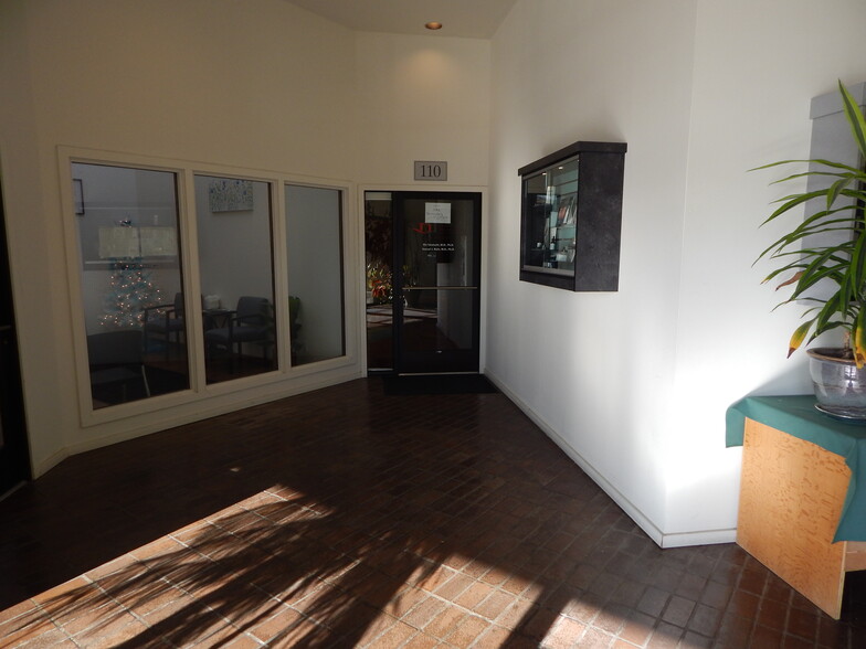 341 NW Medical Loop, Roseburg, OR for lease - Lobby - Image 2 of 27