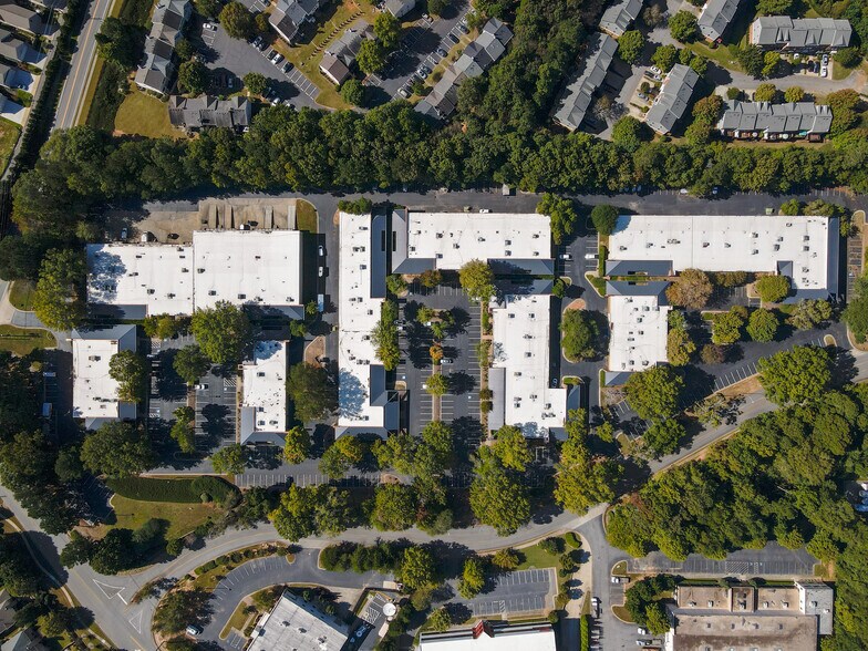 3000 Business Park Dr, Norcross, GA à louer - Photo du bâtiment - Image 2 de 31