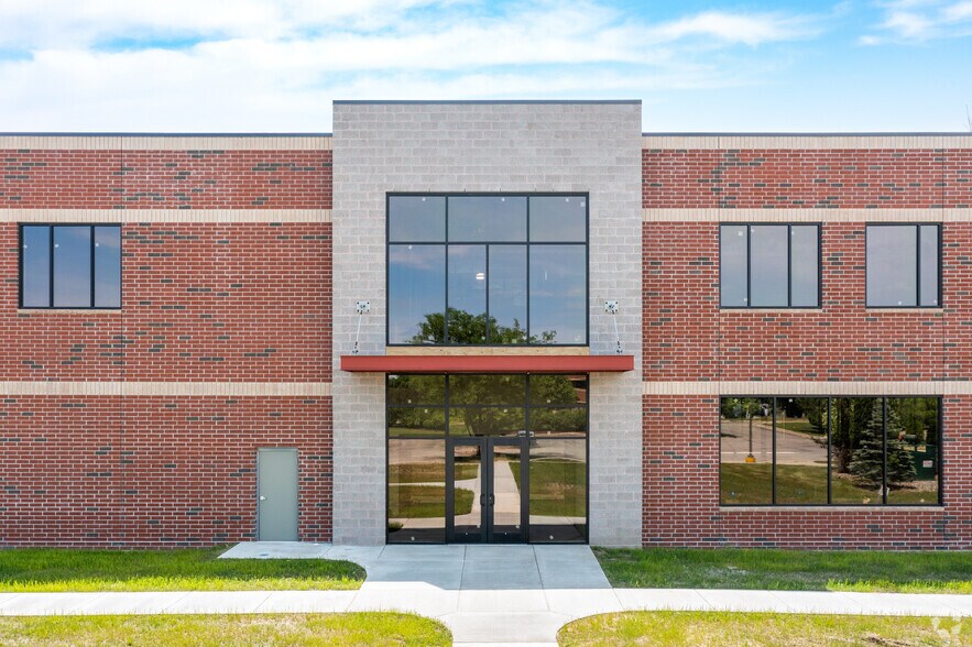 2843 Eyde Pky, East Lansing, MI à louer - Photo du bâtiment - Image 2 de 4