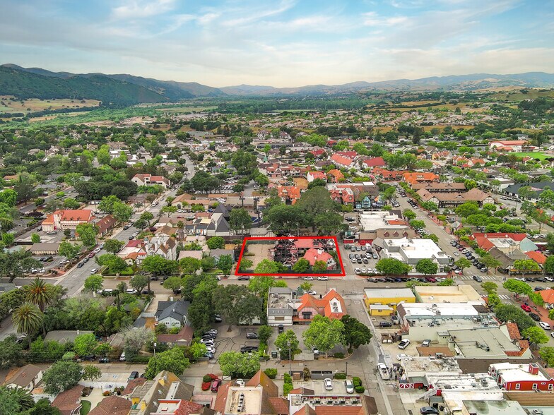 425 1st St, Solvang, CA à vendre - Photo du bâtiment - Image 3 de 5