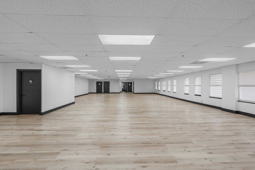 4200 NW 16th St, Lauderhill, FL à louer - Photo du bâtiment - Image 2 de 24