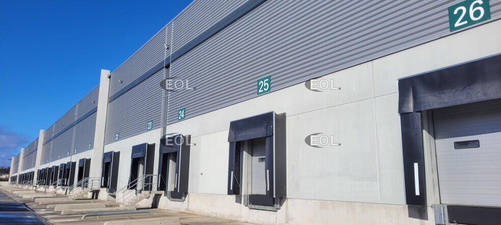Industrial in Saint-Quentin-Fallavier for lease - Building Photo - Image 3 of 8