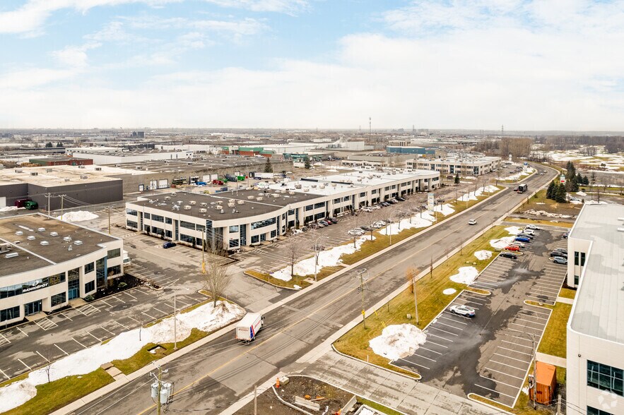 9300-9500 Boul Du Golf, Montréal, QC à louer - Aérien - Image 2 de 6