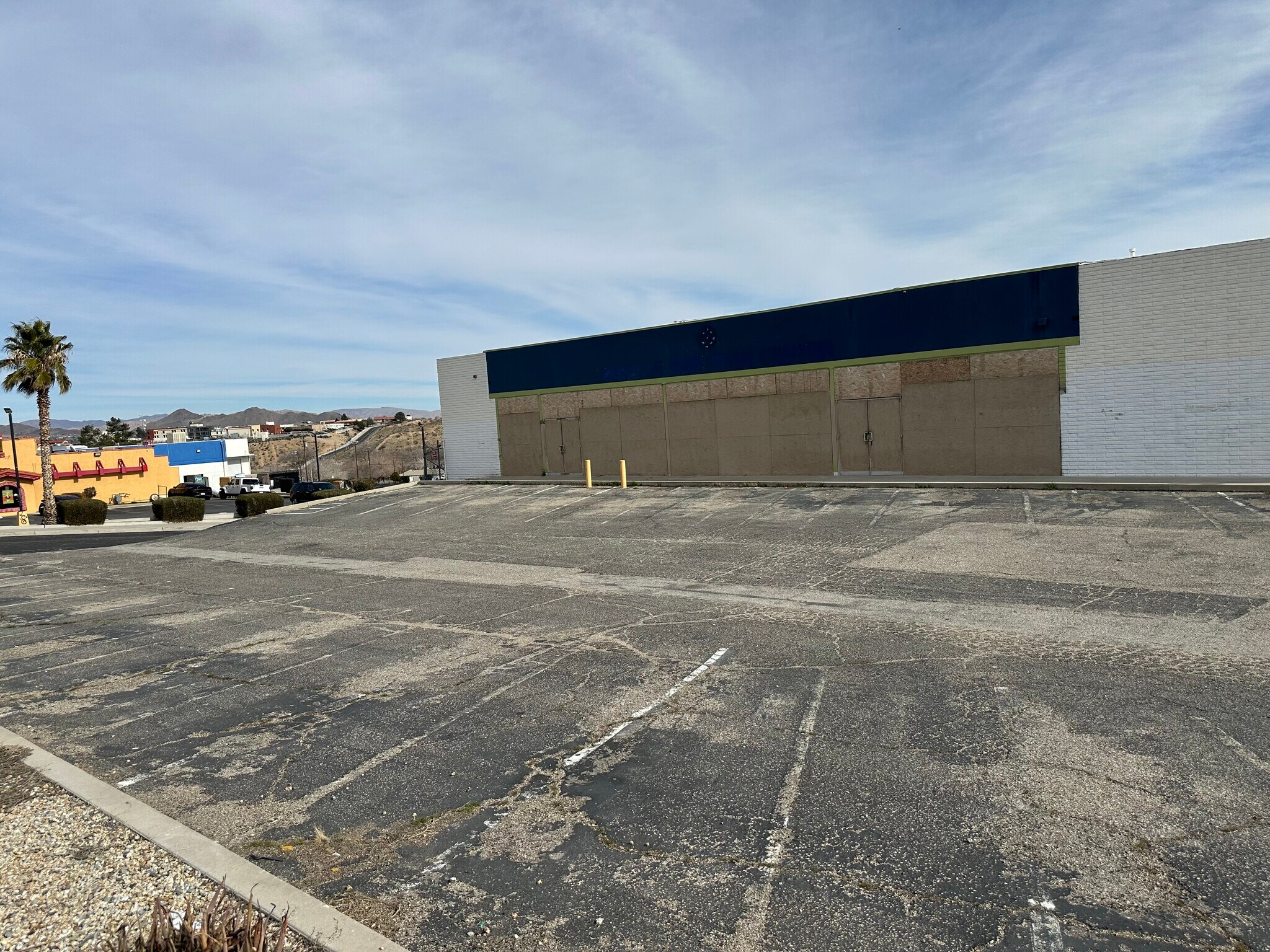 15095 7th St, Victorville, CA à vendre Photo du bâtiment- Image 1 de 1