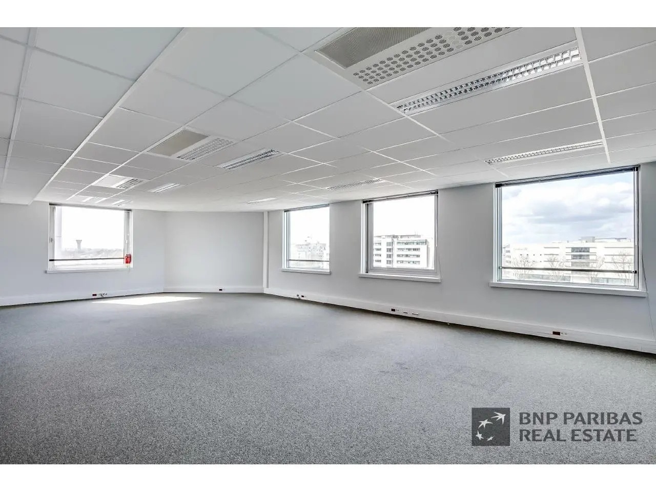 1 Rue George Stephenson, Montigny-le-Bretonneux for lease Interior Photo- Image 1 of 5
