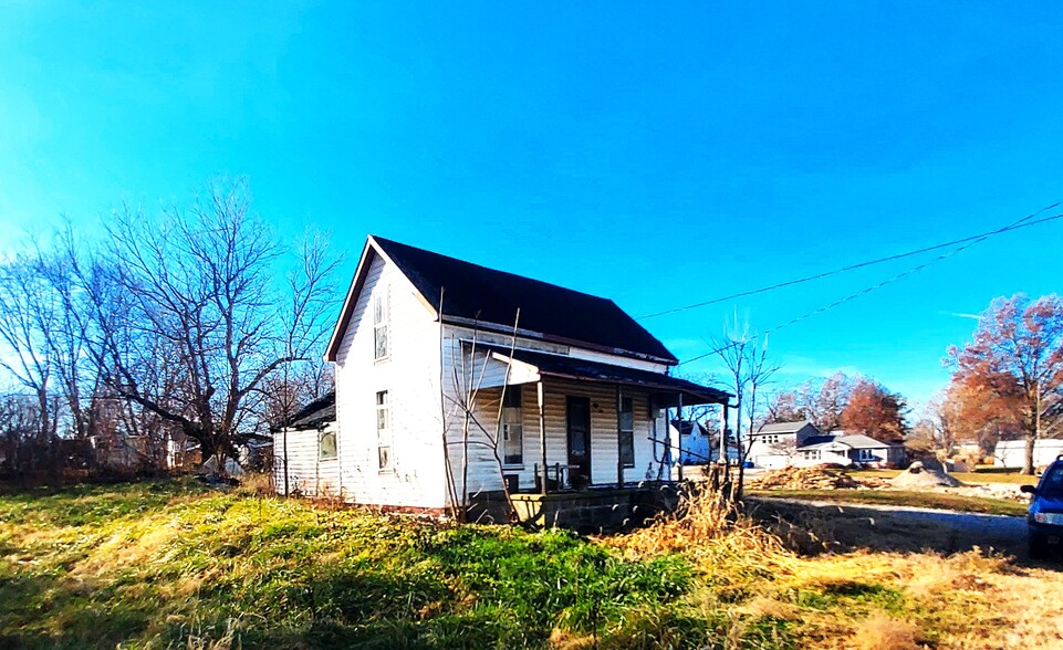 306 Cooper St, West Salem, IL for sale - Building Photo - Image 1 of 4