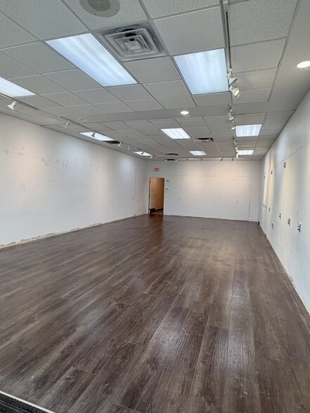 13785-13789 Walsingham Rd, Largo, FL for lease - Building Photo - Image 2 of 6