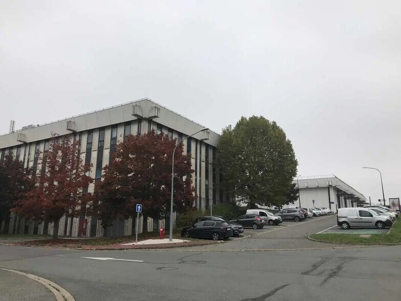 21 Rue Des Cévennes, Rungis à louer - Photo du bâtiment - Image 3 de 13