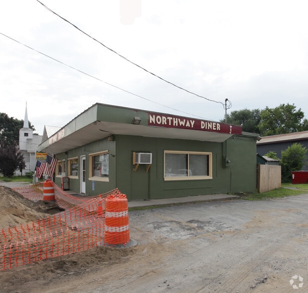 51 Main St, Queensbury, NY à vendre - Photo du bâtiment - Image 1 de 2