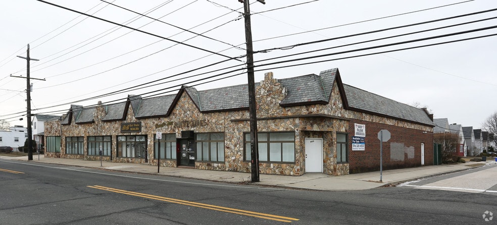 900-920 Rockaway Ave, Valley Stream, NY for lease - Primary Photo - Image 1 of 8