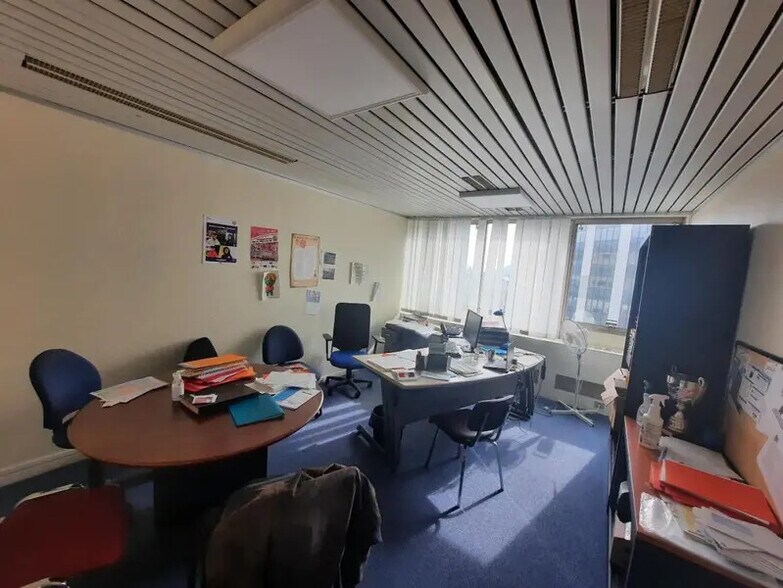 Office in Rouen for lease - Interior Photo - Image 2 of 14