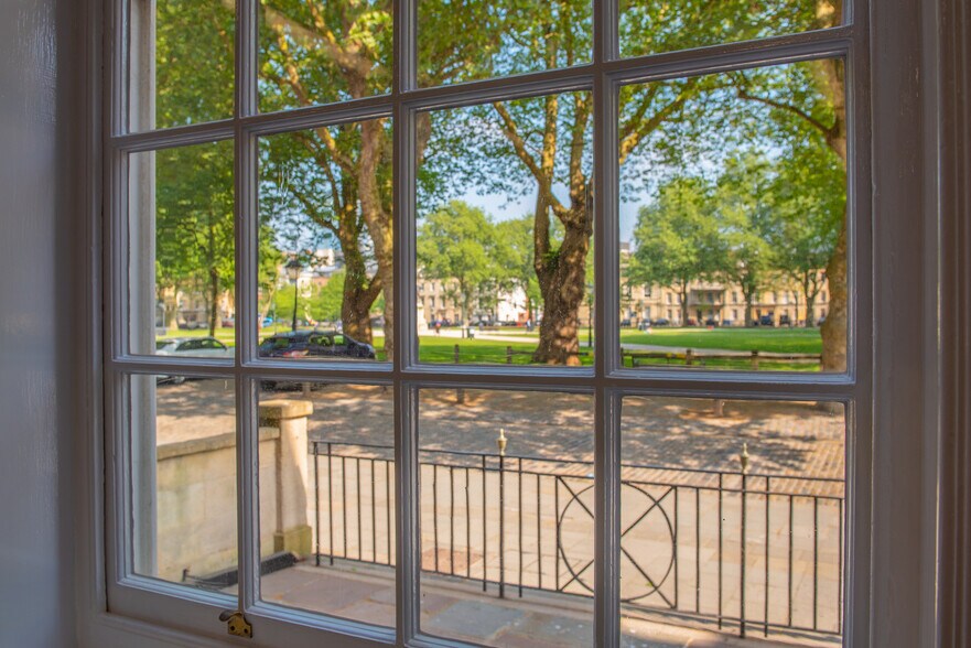 30 Queen Sq, Bristol à louer - Photo du bâtiment - Image 3 de 9