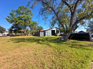 Plus de détails pour 215 E College St, Pleasanton, TX - Terrain à vendre
