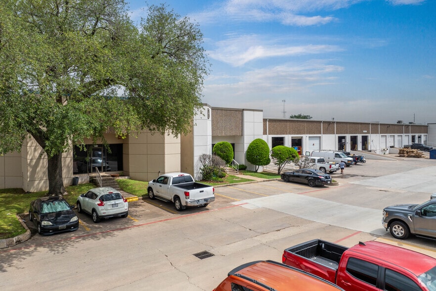 3912-3922 Dunvale Rd, Houston, TX for lease - Building Photo - Image 3 of 5