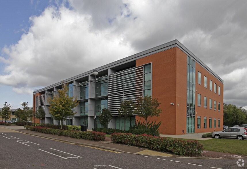 2 Cowley Rd, Cambridge à louer - Photo principale - Image 1 de 3