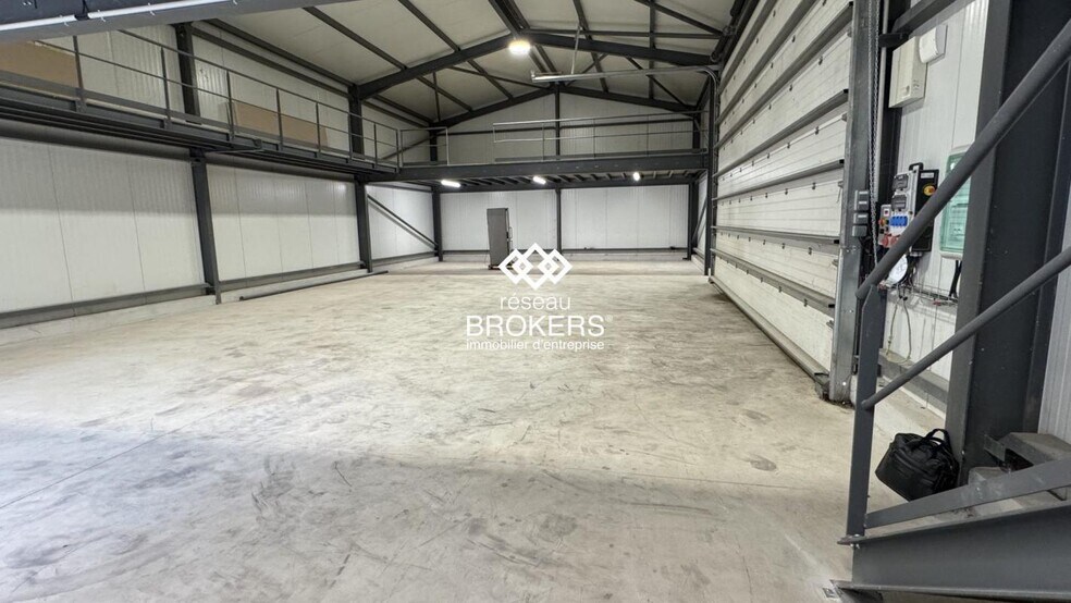 Industrial in Châteaurenard for sale - Building Photo - Image 1 of 4