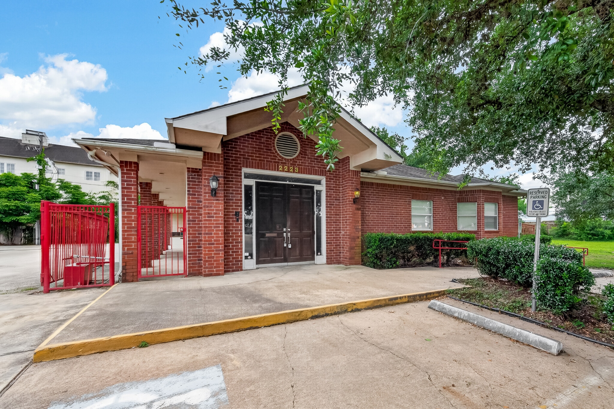 2223 Dorrington St, Houston, TX for lease Building Photo- Image 1 of 55