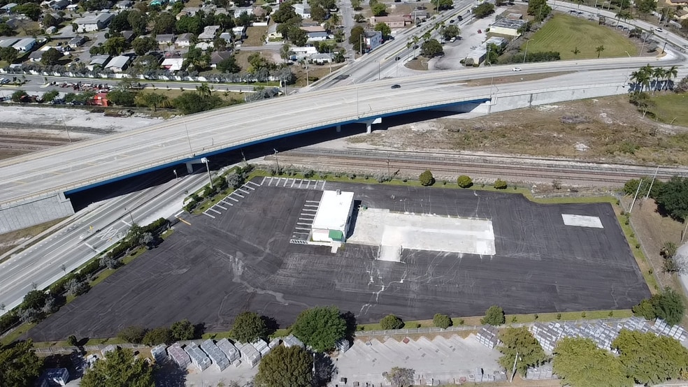 1377 Hammondville Rd, Pompano Beach, FL à louer - Photo du bâtiment - Image 2 de 4