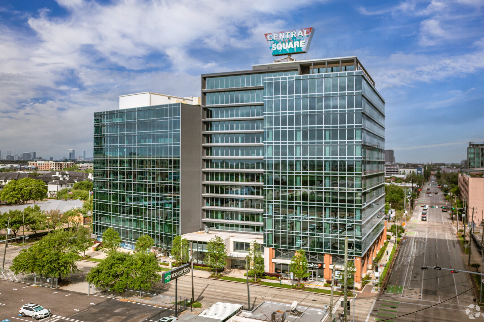 2100 Travis St, Houston, TX à louer Photo du bâtiment- Image 1 de 25