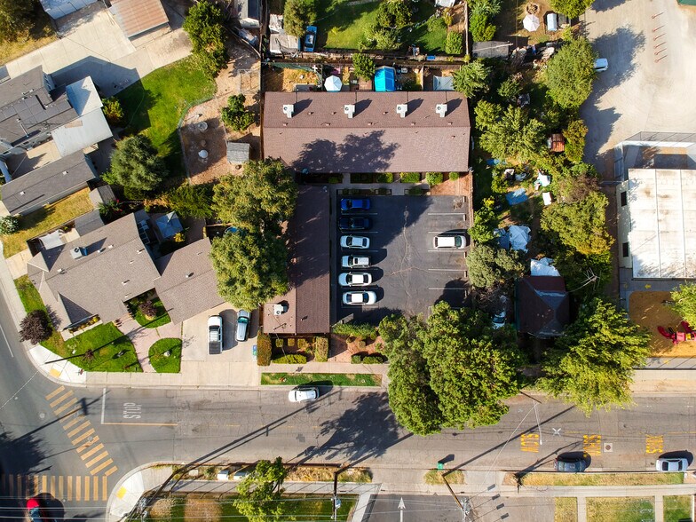 1873 Grove Ave, Atwater, CA à vendre - Photo du bâtiment - Image 2 de 8