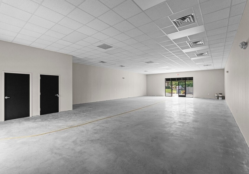 1147 Brawley School Rd, Mooresville, NC for lease - Interior Photo - Image 2 of 9