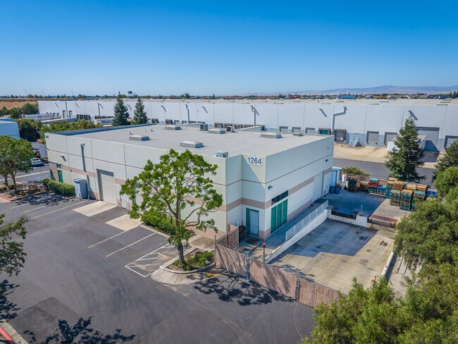 Plus de détails pour 1264 DuPont Ct, Manteca, CA - Industriel à louer