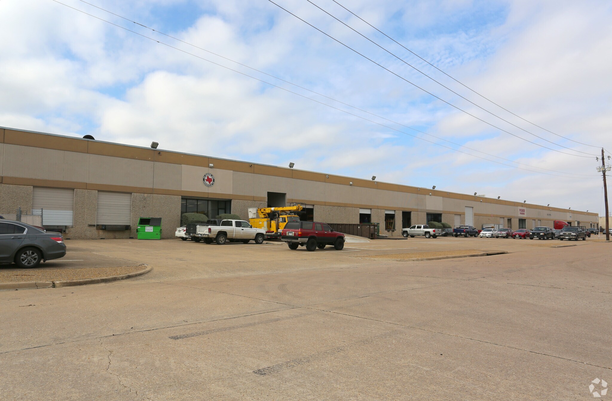 1225 Capital Dr, Carrollton, TX à louer Photo du bâtiment- Image 1 de 4