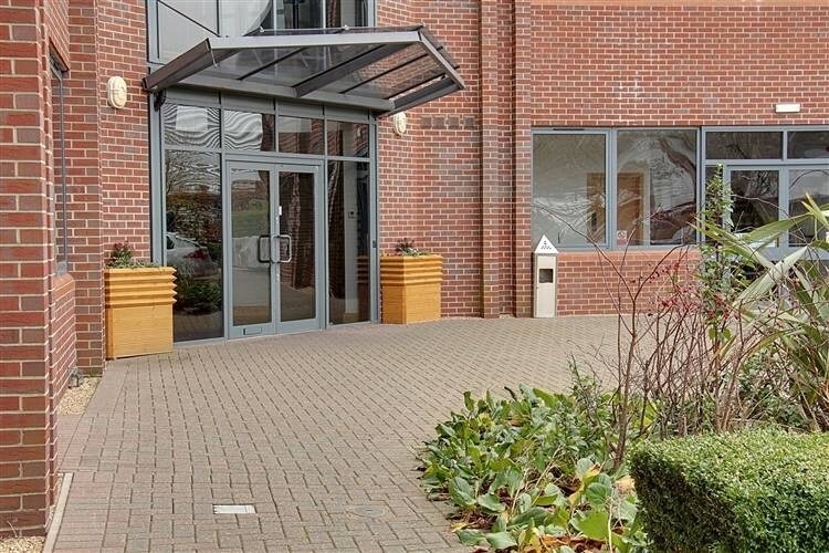 11 Aviation Park W, Hurn à louer - Photo du bâtiment - Image 2 de 2