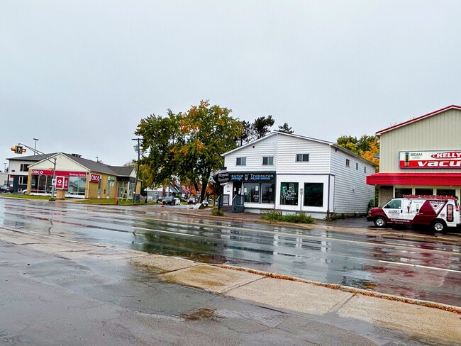 Plus de détails pour 651 Mountain Rd, Moncton, NB - Commerce de détail à vendre
