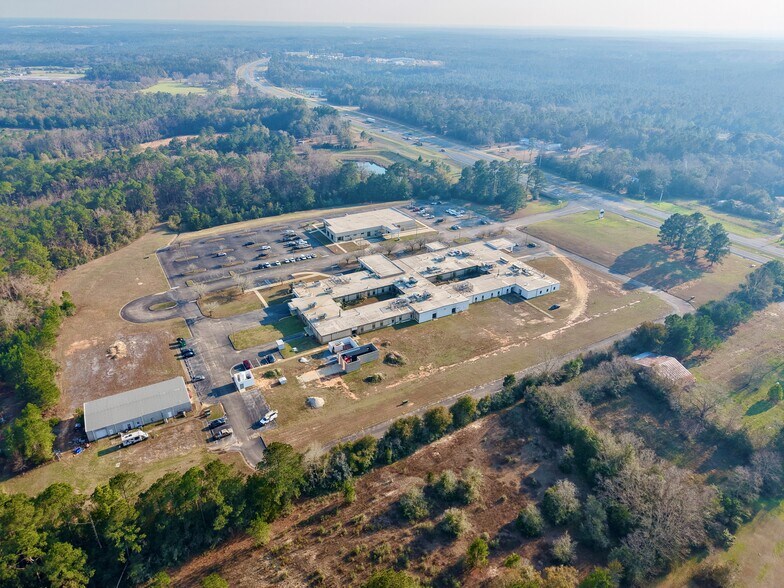 4415 US Hwy 331, Defuniak Springs, FL à louer - Photo du bâtiment - Image 2 de 5