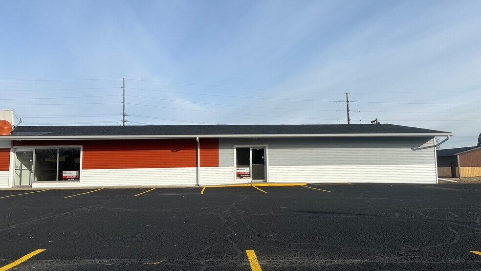 815 W Main St, Sun Prairie, WI à louer - Photo du bâtiment - Image 2 de 10