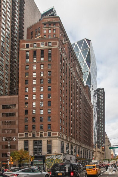 250 W 57th St, New York, NY à louer - Photo du bâtiment - Image 3 de 19