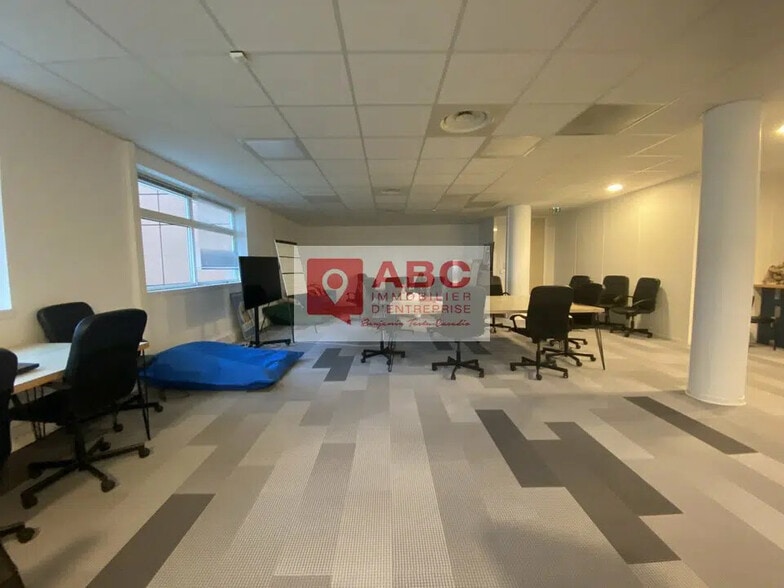 Office in Montpellier for lease - Interior Photo - Image 1 of 5