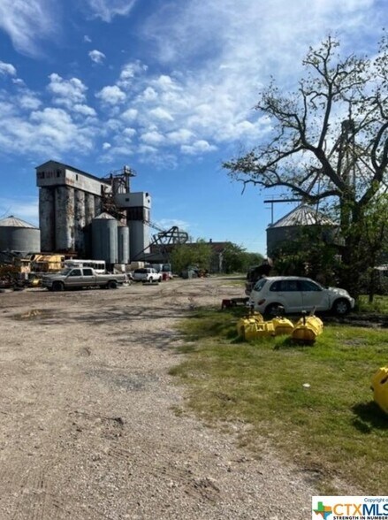 1621 W Main St, Port Lavaca, TX à vendre - Photo du bâtiment - Image 2 de 8