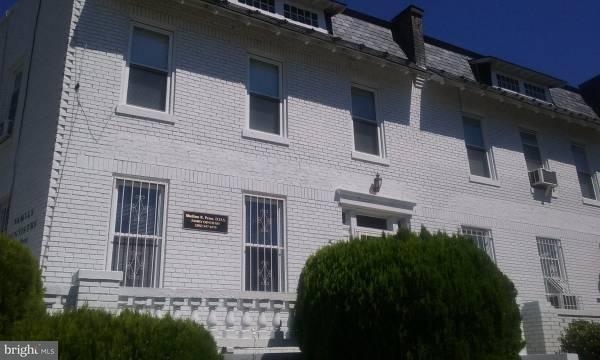 5 Barney Cir SE, Washington, DC à louer - Photo principale - Image 1 de 75