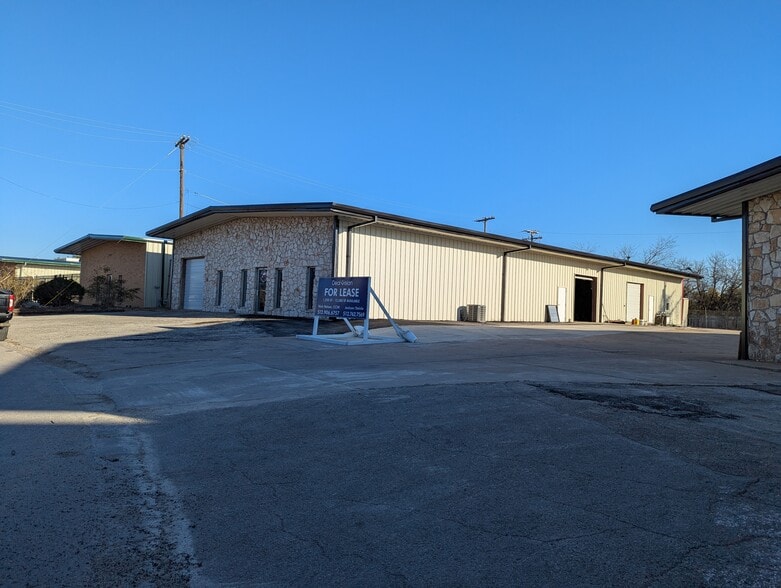 1511 Brandi Ln, Round Rock, TX for lease - Building Photo - Image 3 of 22