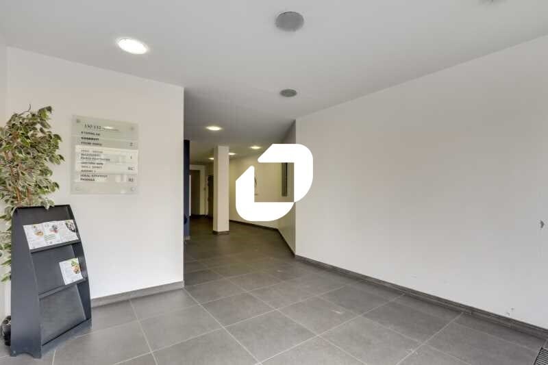 Office in Courbevoie for lease - Lobby - Image 3 of 12