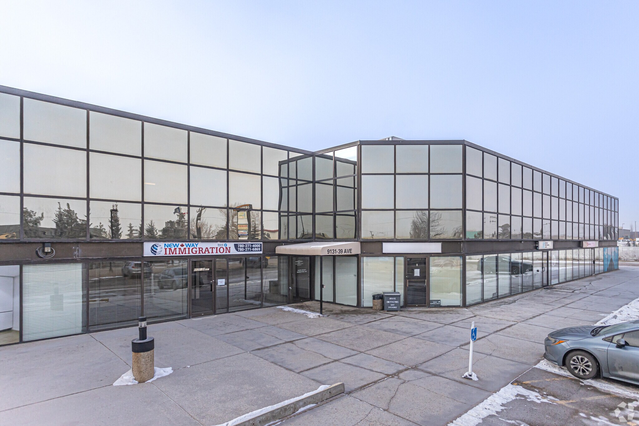 9131-9147 39th Ave NW, Edmonton, AB à vendre Photo principale- Image 1 de 1