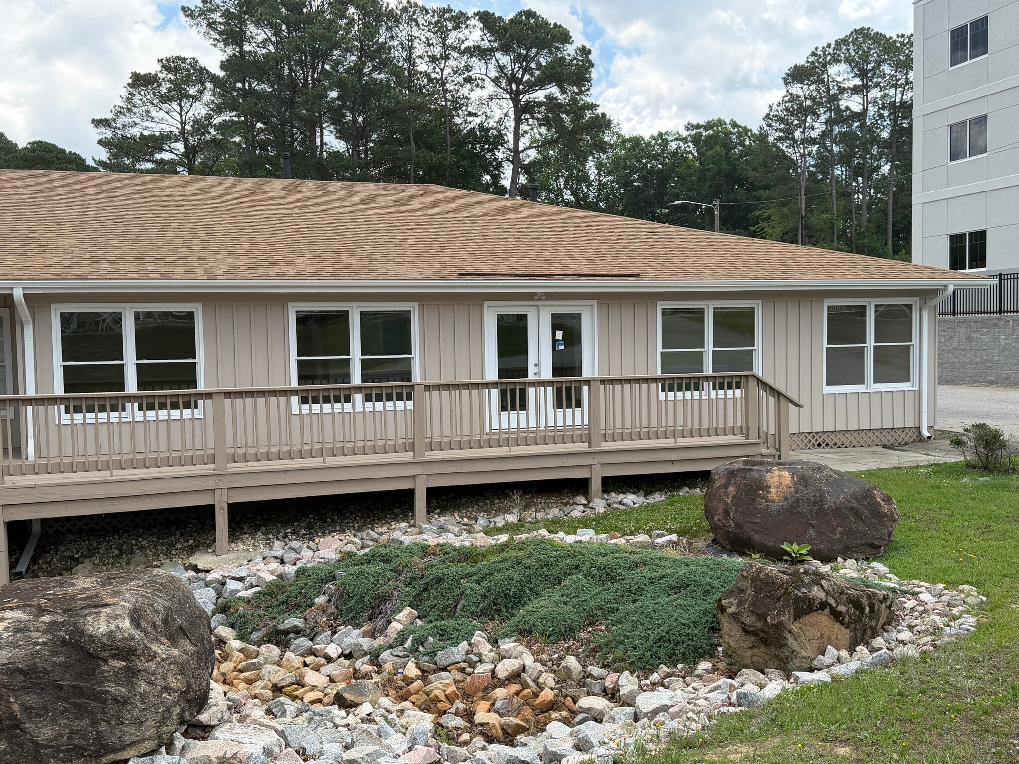 201 N Winstead Ave, Rocky Mount, NC à louer Photo du bâtiment- Image 1 de 14